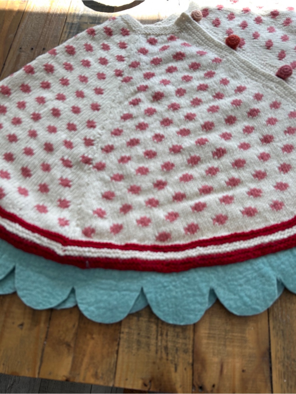 French Knot Holiday Tree Skirt. 100% Wool. New - Picture 5 of 9